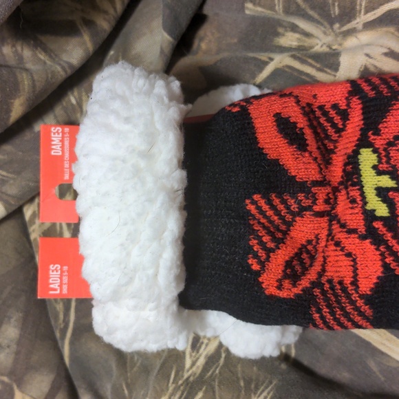 The Grinch Dr. Seuss Reading Socks Slipper Socks Plaid Shoe Size 5-10 - Picture 4 of 15